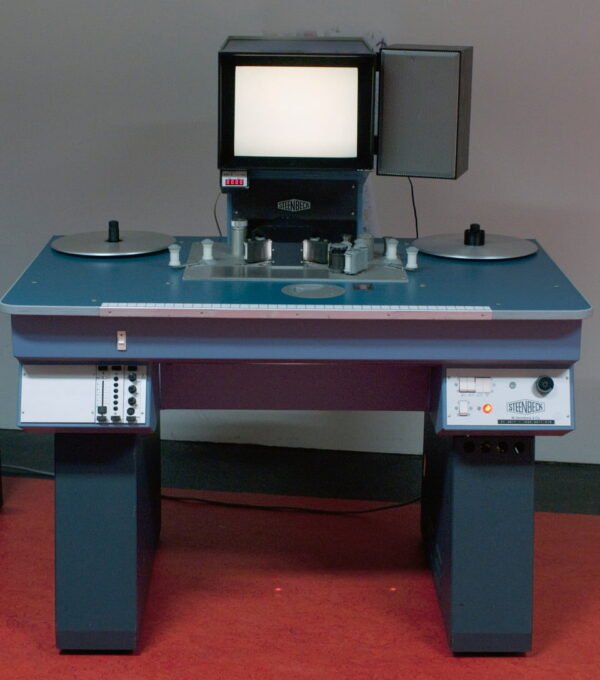 ST 3511 - STEENBECK 35mm film viewing table